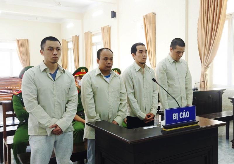 Các bị cáo nghe tòa tuyên án bao-ve-ru-ban-tu-gay-ra-9-vu-trom